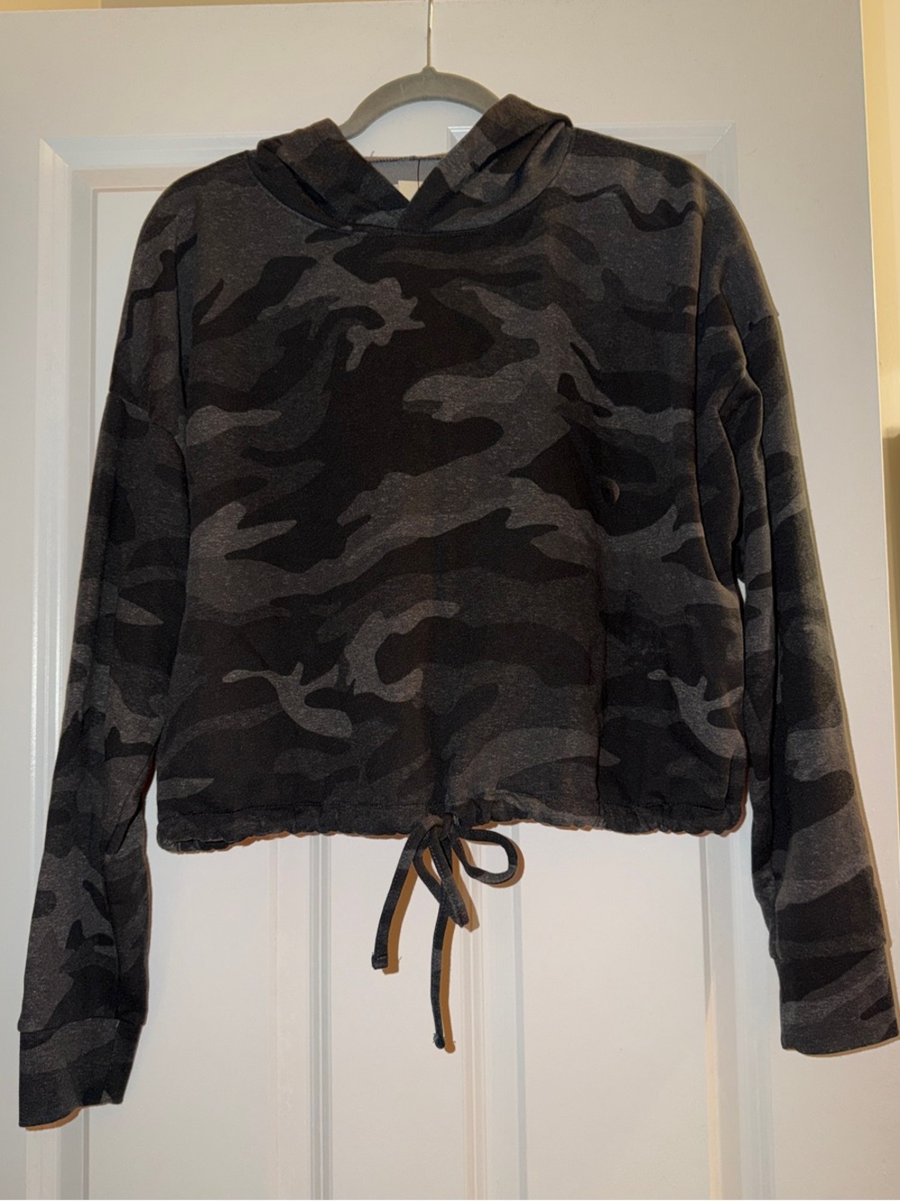 Aeropostale Black & Gray Camo Cropped Hoodie